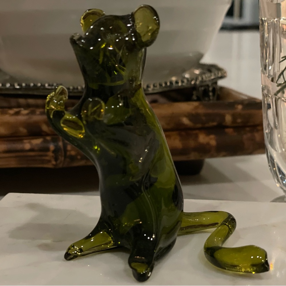 Vintage Pilgrim Glass standing Mouse.